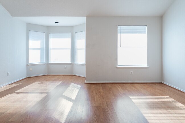 Building Photo - 5700 SE 87th St