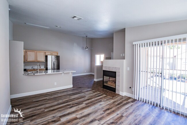 Building Photo - Stylish 2Bdm 2Ba Upstairs Condo in Gated C...