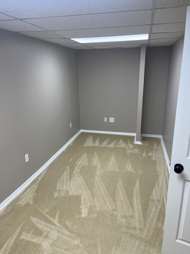 Building Photo - End of Group Townhome, with Finished Basement, in Abingdon