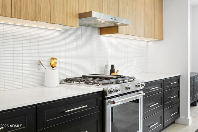 Building Photo - 4002 N 33rd Pl