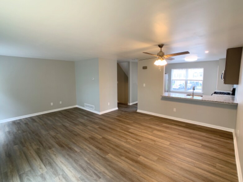 Building Photo - 424 N High St Ext