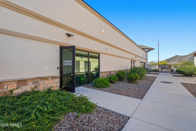 Building Photo - 4650 Gilbert Ln