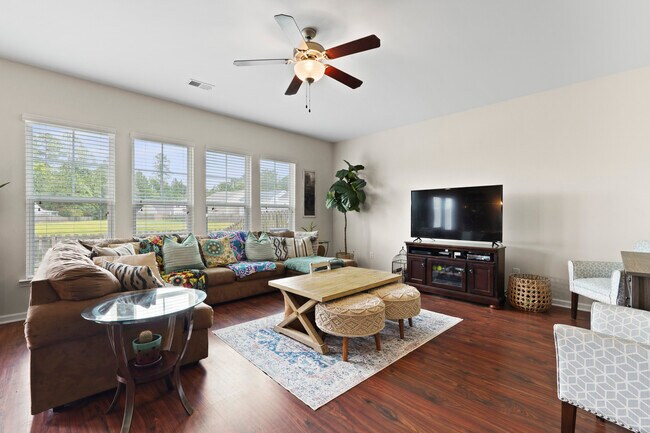 Building Photo - 18 Millwood Lake Dr