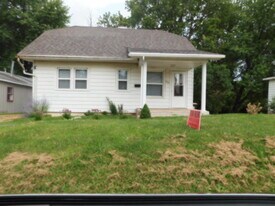 Building Photo - 230 W Summit St