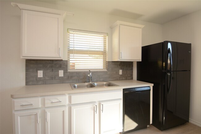 Building Photo - 1319 Winding Willow Dr