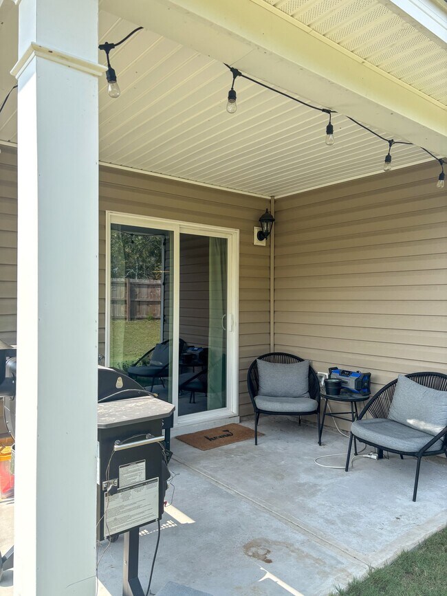 Building Photo - 50 Horatio Ln