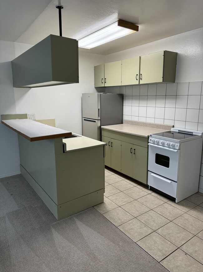 Kitchen - 1634 Oxford St