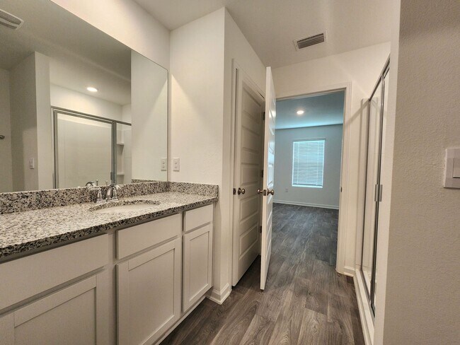 Building Photo - New 3/2 with fenced yard in Foley