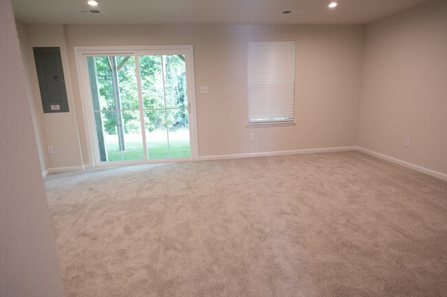 Building Photo - 222 Tern Ct