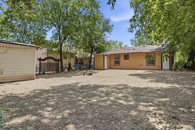 Building Photo - 6802 Villita Avenida