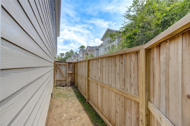 Building Photo - 5103 Royal Heath Dr