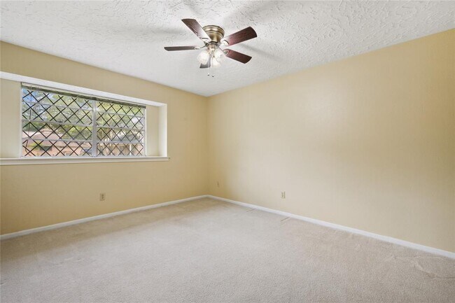 Building Photo - 1834 Clover Spring Dr