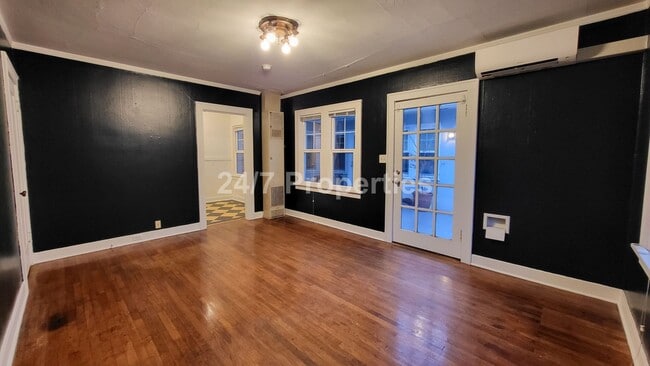 Building Photo - Large 1BD I 1BA Unit - Hawthorne Belmont!