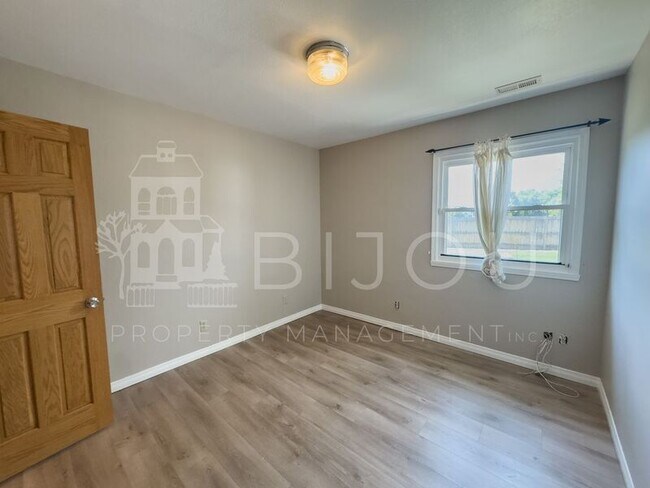 Building Photo - 4030 Meadowdale Pl