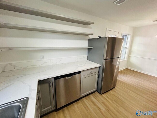 Building Photo - 4422 Bonnell Dr