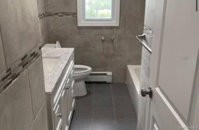 Building Photo - 848 Center Dr