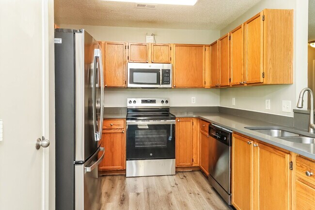 Building Photo - 12144 Stewarts Crossing Dr