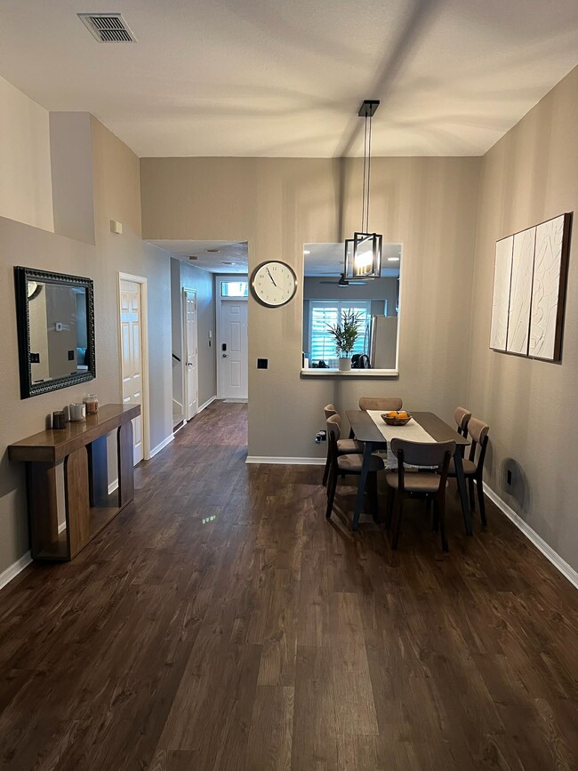 Building Photo - 7575 Meadow Lakes Dr