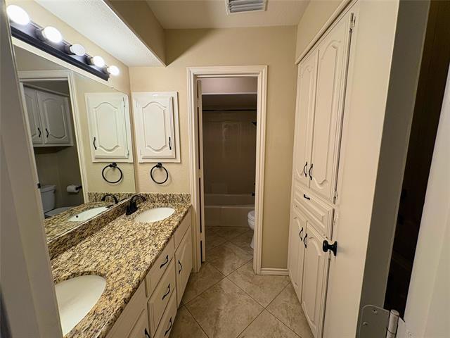 Building Photo - 124 Meadowglen Cir