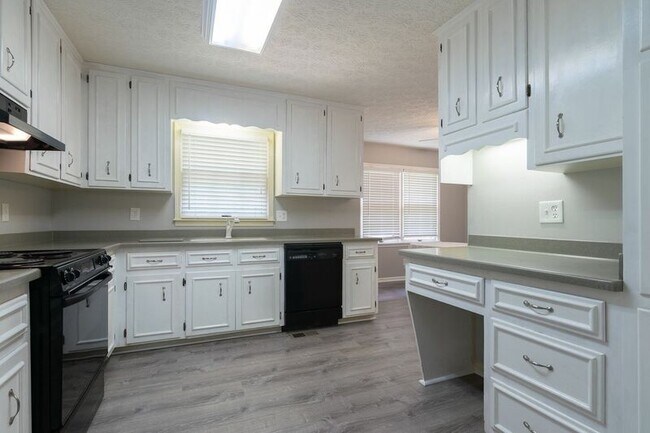 Building Photo - 1321 Crooked Creek Rd