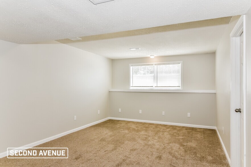 Building Photo - 400 20th Ave S