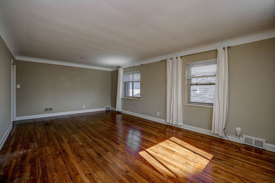 Primary Photo - 4146 South Ave