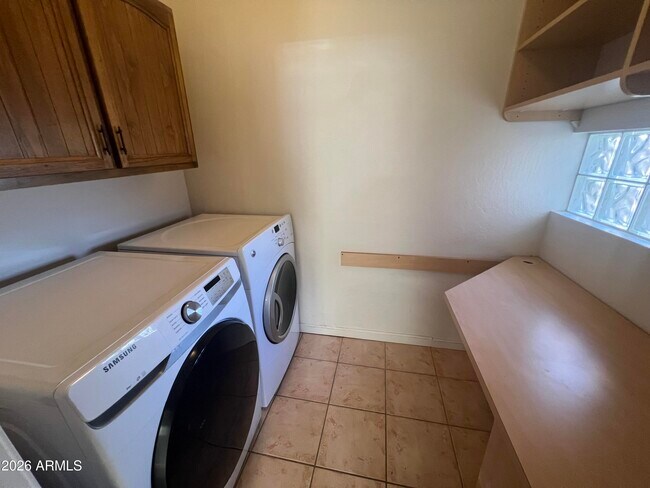 Building Photo - 4620 N Clear Creek Dr