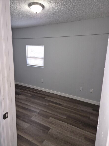 Building Photo - 211 E 17th St