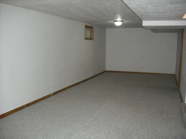 Building Photo - 4616 Diana Dr