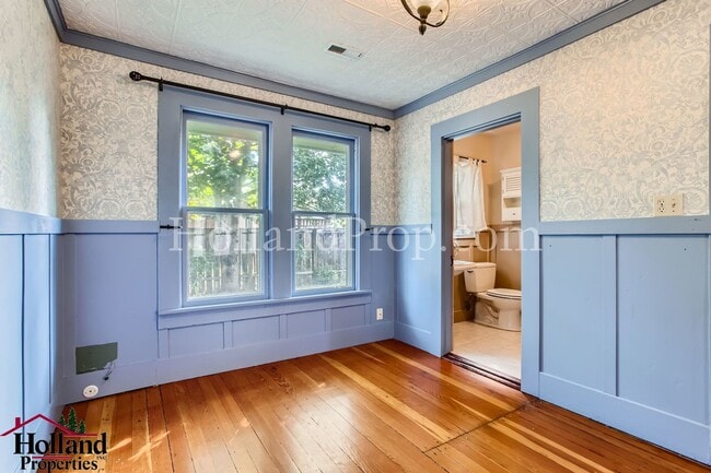 Building Photo - Charming Hillsboro Retreat: Cozy Single-Level Home with Greenhouse & Kids' Clubhouse!