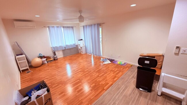 Building Photo - For Rent - 94-148 Kuanalio Pl