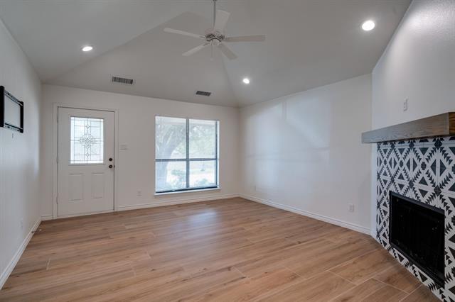 Building Photo - 753 Burr Oak Dr