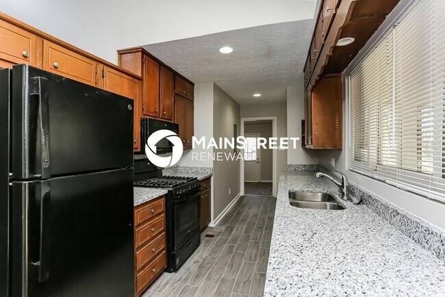 Building Photo - 3 Bedroom Pet-Friendly Home in Snellville, GA with Main Street Renewal