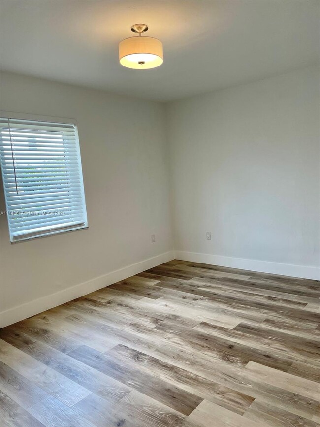 Building Photo - 6550 SW 37th St