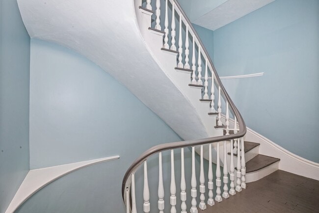 Building Photo - 35 Oak Ave