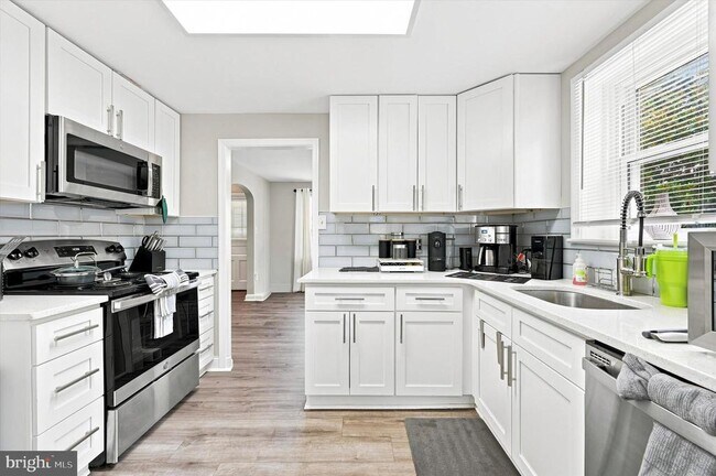 Building Photo - 219 Crosshill Rd