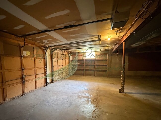 Building Photo - 500 SE Sherri Ln
