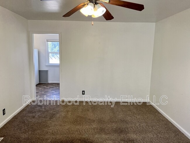 Building Photo - 140 1/2 West Court Street