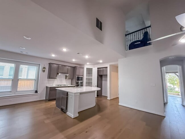 Building Photo - 112 Rosebush Dr