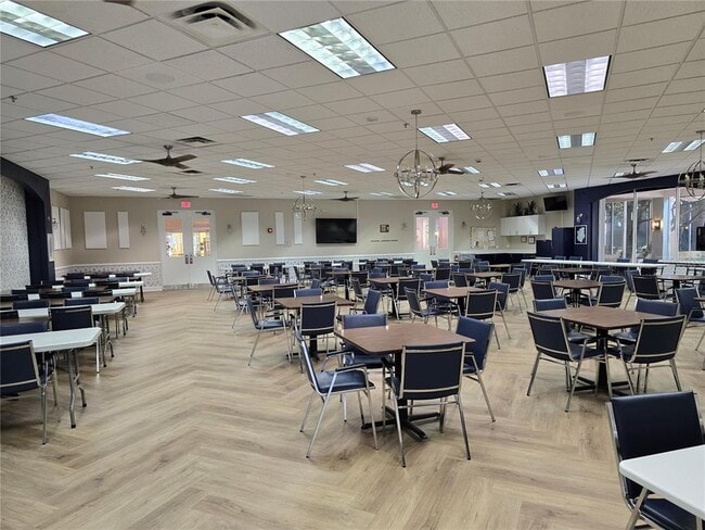 Building Photo - 1802 Bedford Terrace