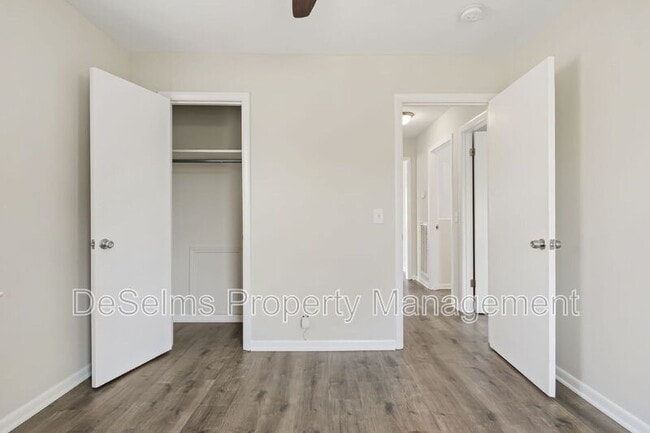 Building Photo - 802 Ramsey St