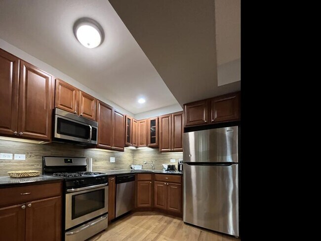 Building Photo - 2 bedroom in Chicago IL 60640