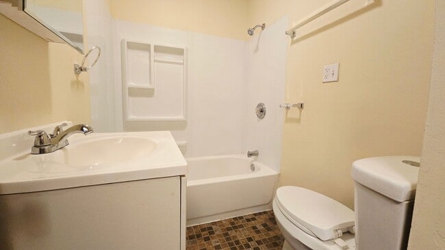 Building Photo - 3 Bedroom 1 Bath House with Detached Garage