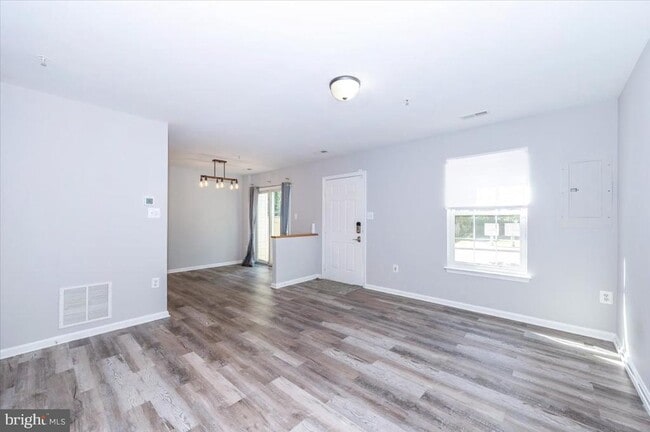 Building Photo - 161 Heathfield Dr