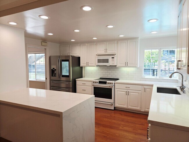 Building Photo - Stunning 4BD + Office Home with Pool in Li...