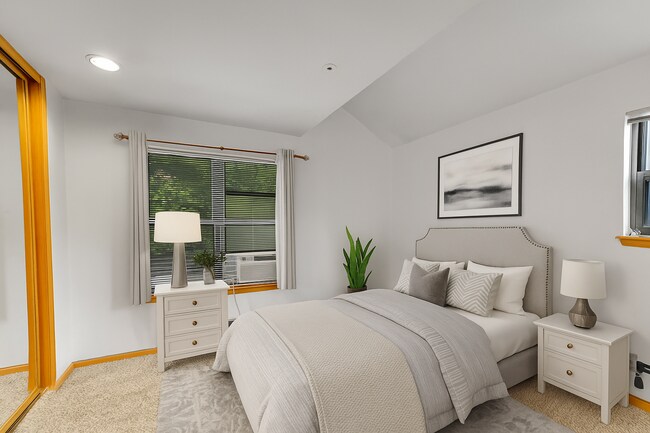 Building Photo - $2,195.00, 2 Bed 2 Bath Condo in Boulder w...