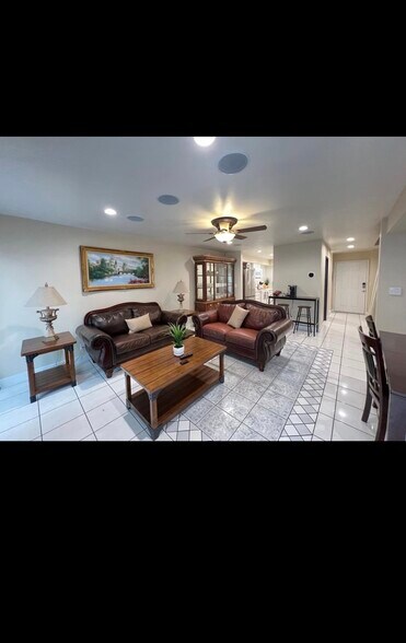 Building Photo - 7651 Reseda Blvd