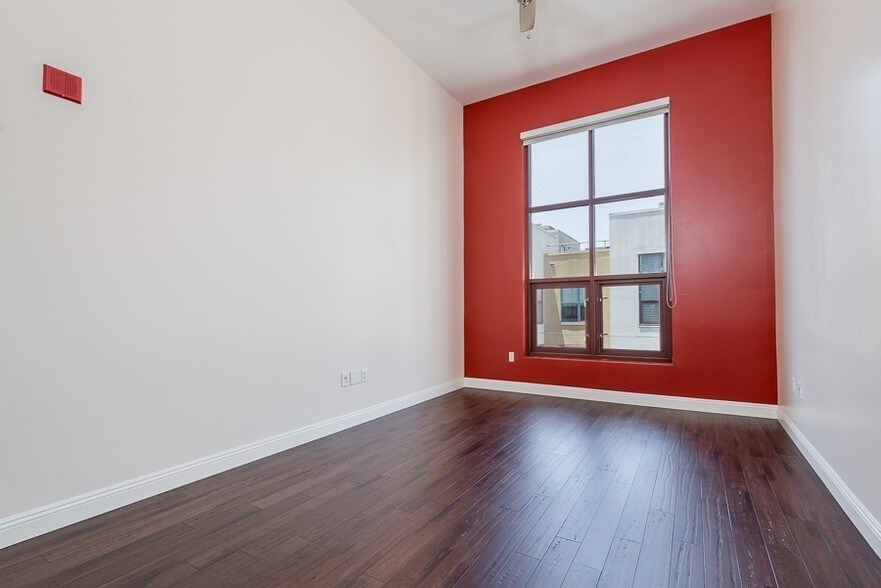 Building Photo - 1150 J St