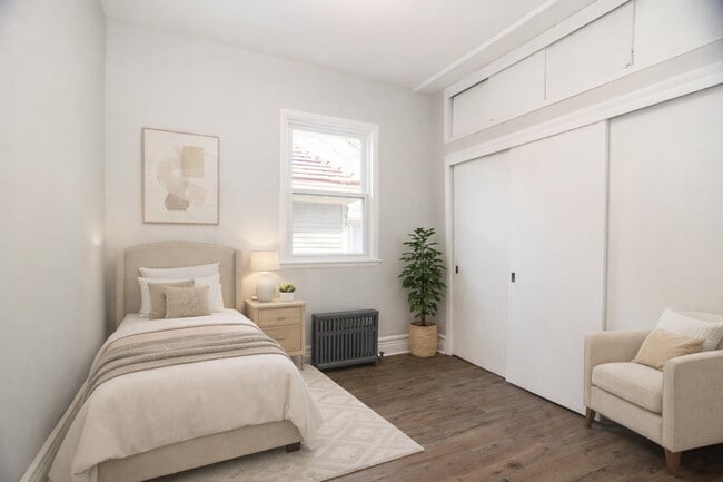 Building Photo - 1330 W Norwood St