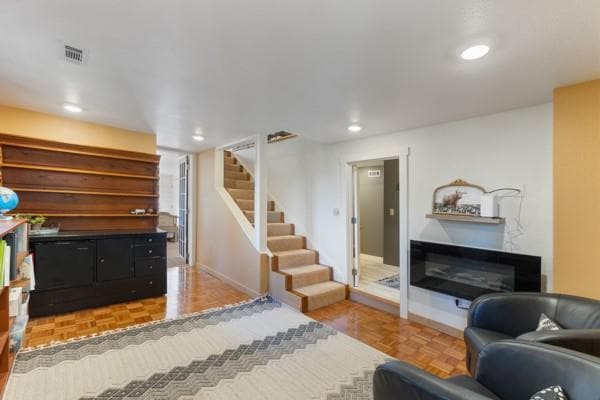 Building Photo - 60 Crescent Dr